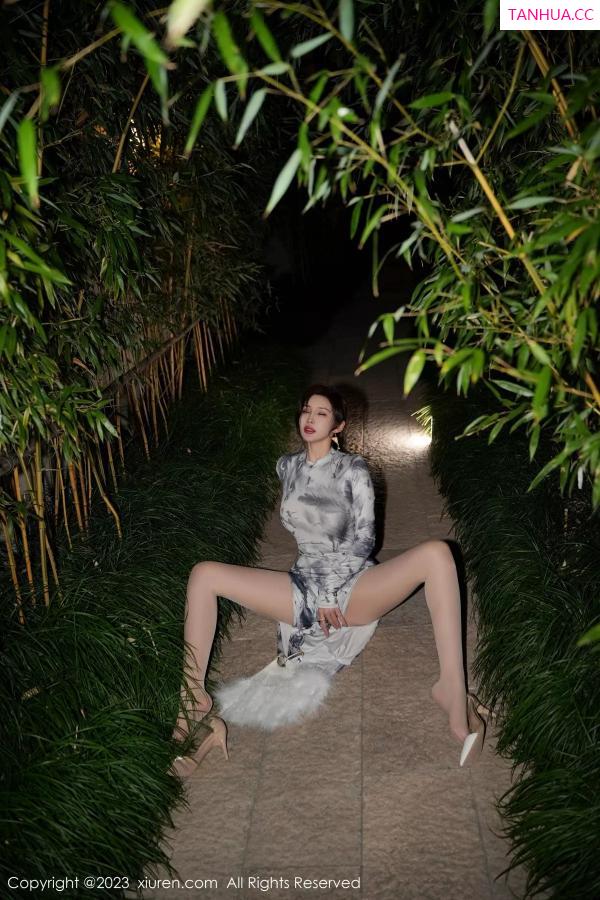 周妍希 奶瓶土肥圆 [XiuRen]高清写真图 2023.11.30 No.7744 Carol周妍希 旗袍美臀第43张图片